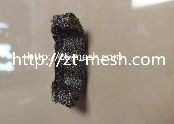 Guarnizione flessibile in rete metallica a maglia progettata per resistere all'espansione termica e alle sollecitazioni meccaniche nei sistemi industriali